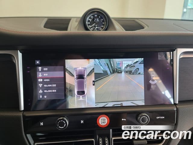 Porsche Macan 95B, 2023 13