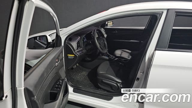 Hyundai Avante AD 1.6 GDI Value Plus, 2018 10