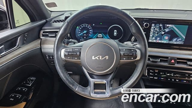 Kia K5 гибрид 3세대 Signature, 2023 13