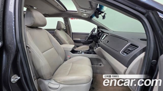 Kia All New Carnival Luxury, 2016 10