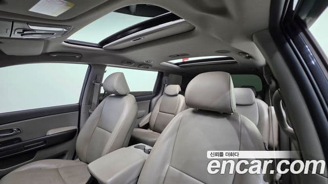 Kia All New Carnival Luxury, 2016 11