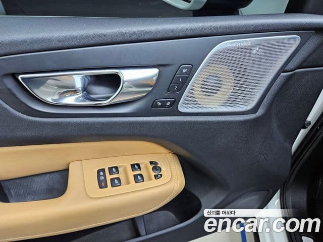 Volvo XC60 2세대 D5 Inscription, 2019 16