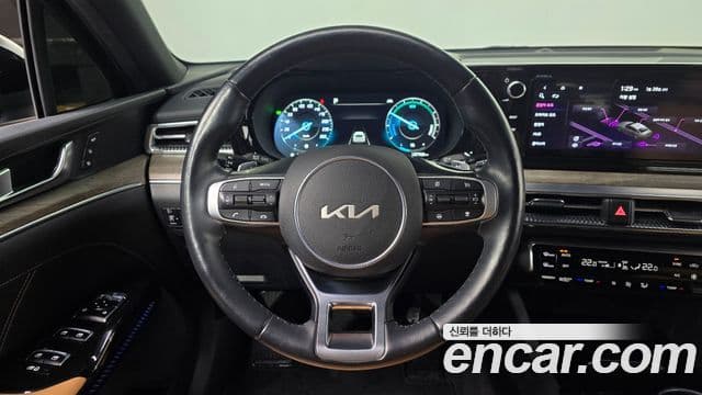 Kia K5 гибрид 3세대 Signature, 2022 13