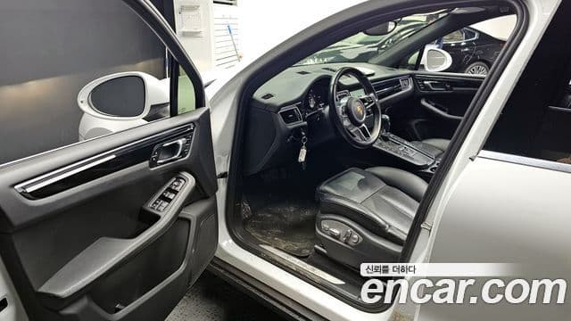 Porsche Macan 95B, 2015 10