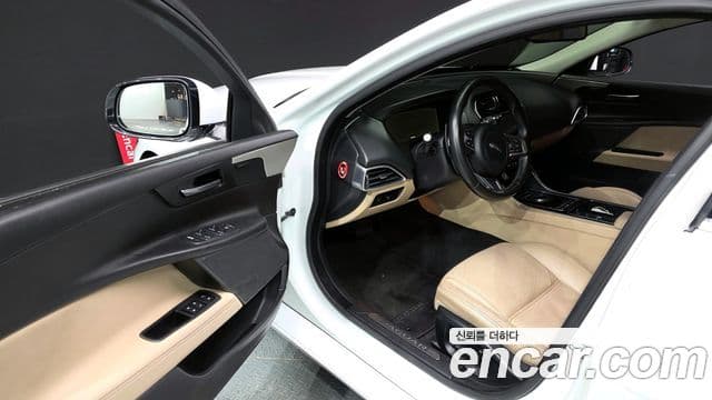 Jaguar XE 20d Prestige AWD, 2018 10