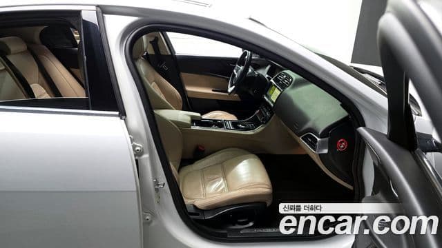 Jaguar XE 20d Prestige AWD, 2018 11