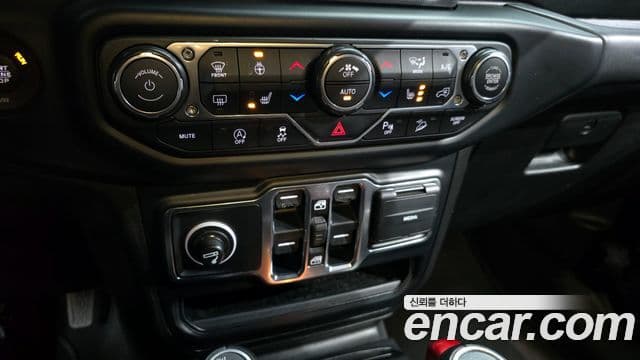 Jeep Wrangler (JL) 2.0 Overland 4도어, 2019 18