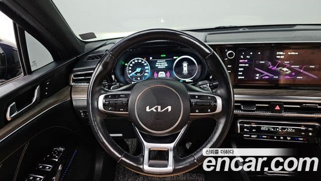 Kia K5 гибрид 3세대 Signature, 2023 13