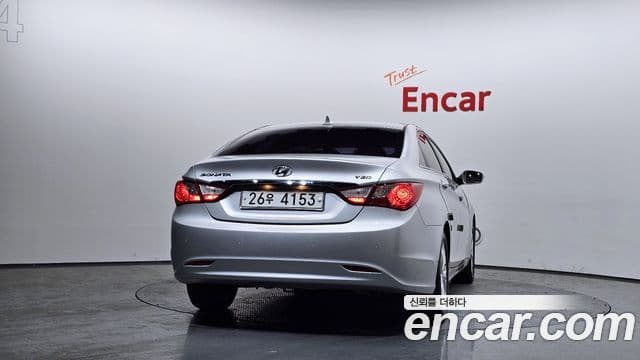 Hyundai YF Sonata Premier, 2011 4