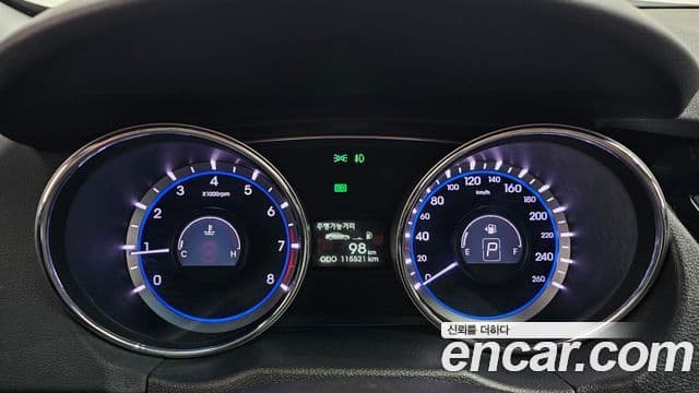 Hyundai YF Sonata Premier, 2011 8