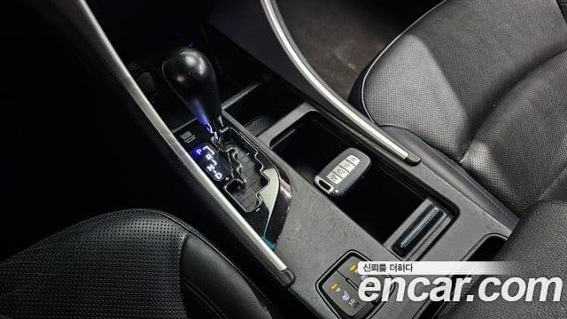 Hyundai YF Sonata Premier, 2011 9