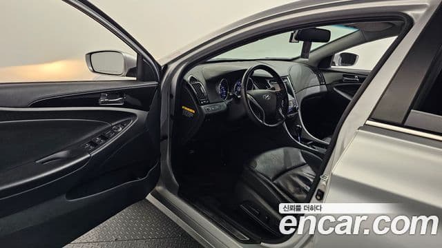 Hyundai YF Sonata Premier, 2011 10