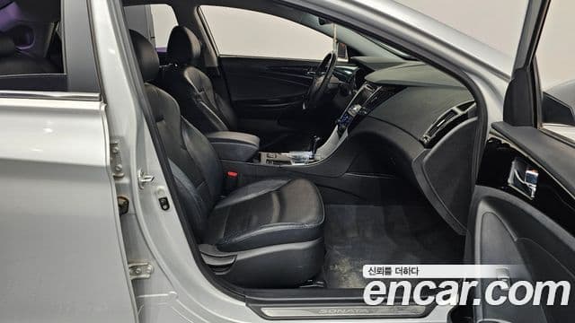 Hyundai YF Sonata Premier, 2011 11