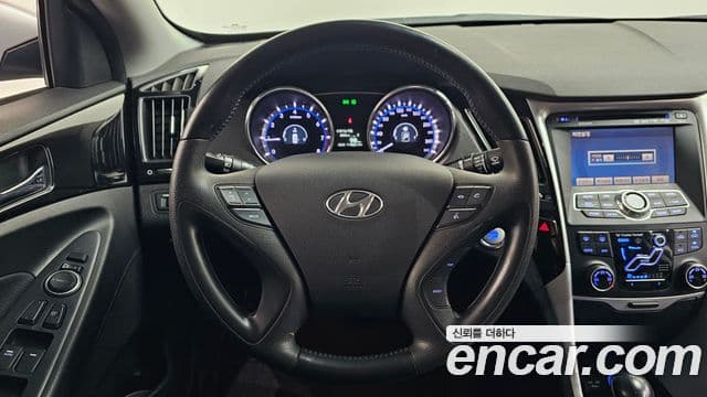 Hyundai YF Sonata Premier, 2011 13