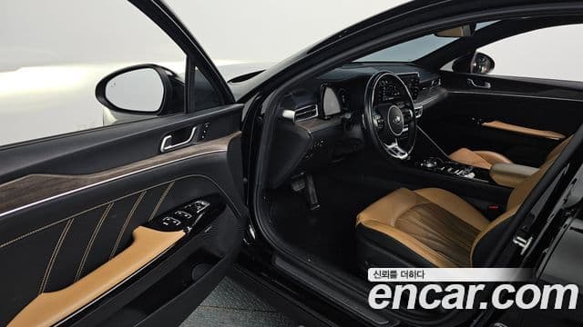 Kia K5 3세대 Signature, 2021 11