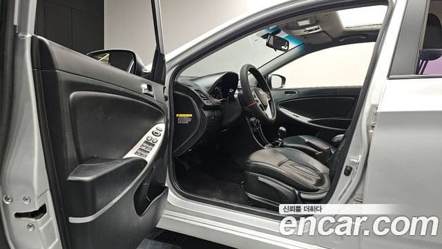 Hyundai Accent(новый кузов / новое поколение) Premier, 2013 10