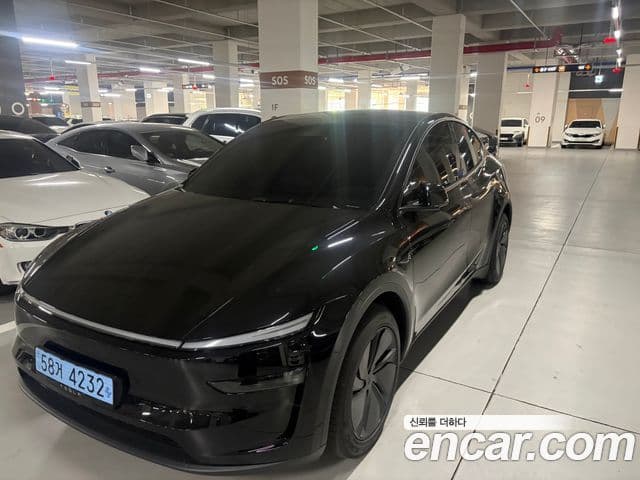 Tesla модель Y, 2025 4