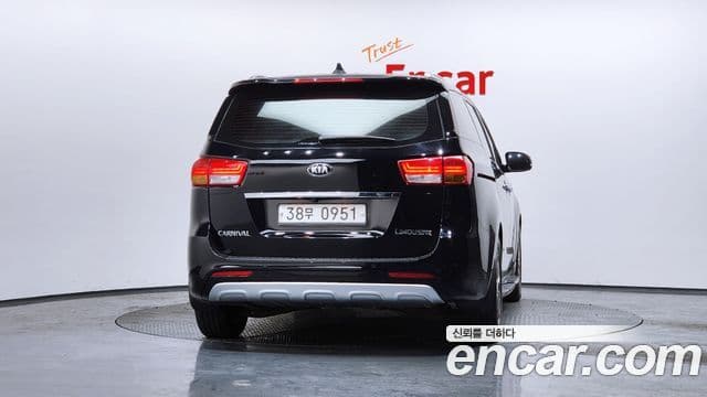 Kia All New Carnival VIP, 2016 4