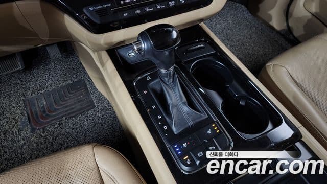 Kia All New Carnival VIP, 2016 9