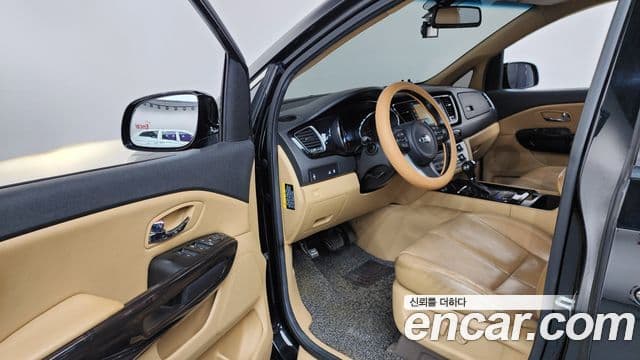Kia All New Carnival VIP, 2016 10
