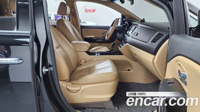 Kia All New Carnival VIP, 2016 11
