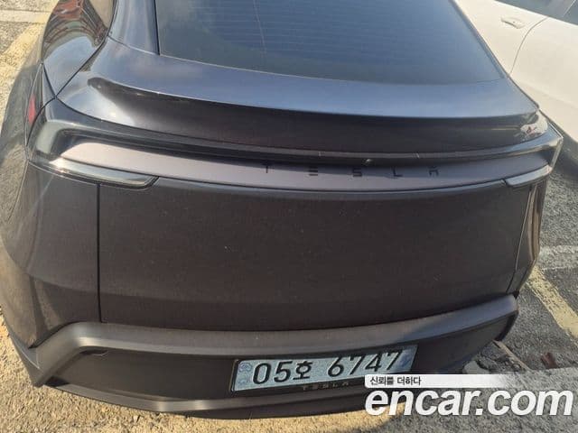 Tesla модель Y, 2025 4