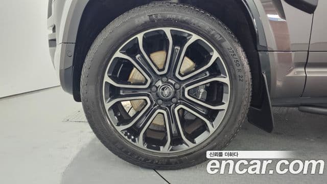 Land Rover Defender (L663) 110 P635 Octa, 2025 9