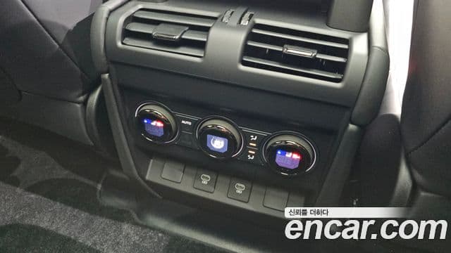 Land Rover Defender (L663) 110 P635 Octa, 2025 17