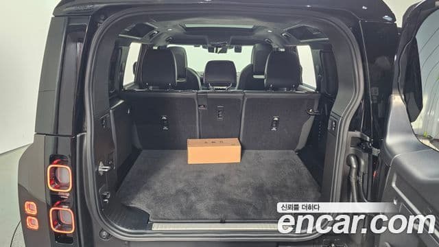 Land Rover Defender (L663) 110 P635 Octa, 2025 20