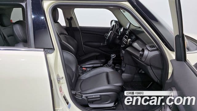 Mini Cooper 3세대, 2016 11