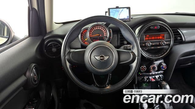 Mini Cooper 3세대, 2016 13