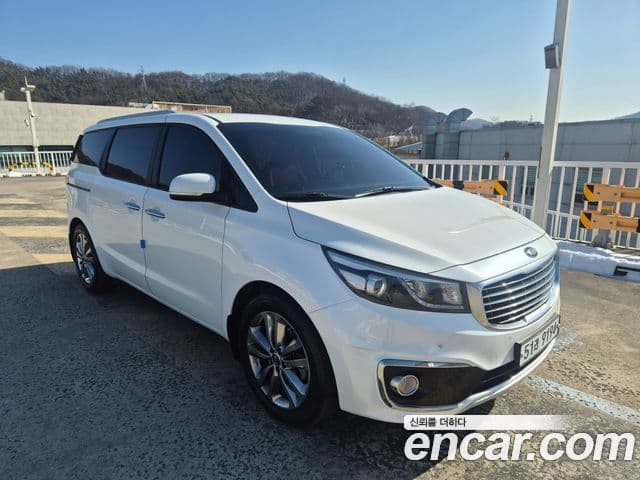 Kia All New Carnival Prestige, 2015 3