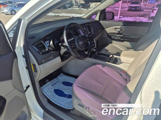 Kia All New Carnival Prestige, 2015 11