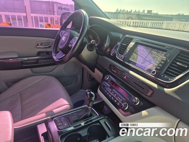 Kia All New Carnival Prestige, 2015 13