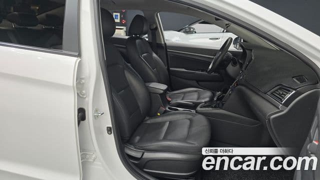 Hyundai Avante AD 1.6 GDI Value Plus, 2018 10