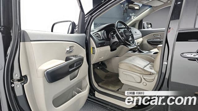 Kia The / новый New Carnival Luxury, 2019 11