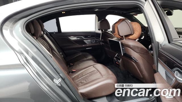 BMW 7시리즈 (G11) M760Li xDrive, 2017 12