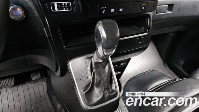 Hyundai Staria Modern, 2023 9