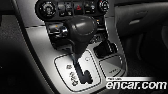 Kia Carnival R Premium, 2013 9