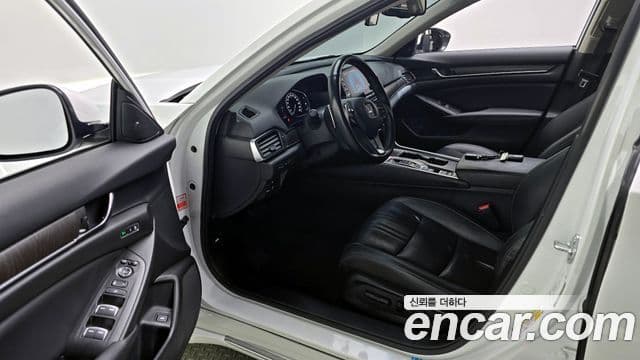 Honda Accord 10세대 2.0 гибрид Туринг (Touring), 2022 10