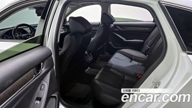 Honda Accord 10세대 2.0 гибрид Туринг (Touring), 2022 11