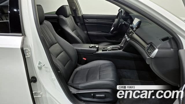 Honda Accord 10세대 2.0 гибрид Туринг (Touring), 2022 12