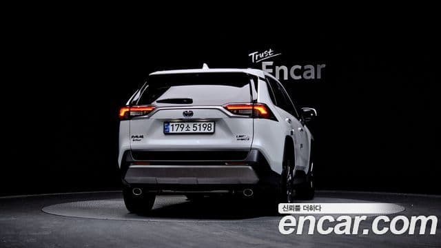 Toyota RAV4 5세대 2.5 4WD гибрид LTD, 2024 4