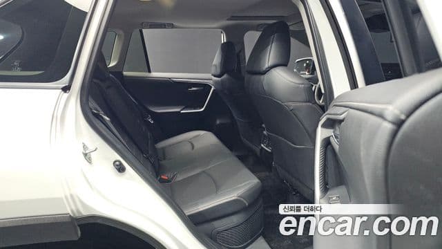Toyota RAV4 5세대 2.5 4WD гибрид LTD, 2024 17