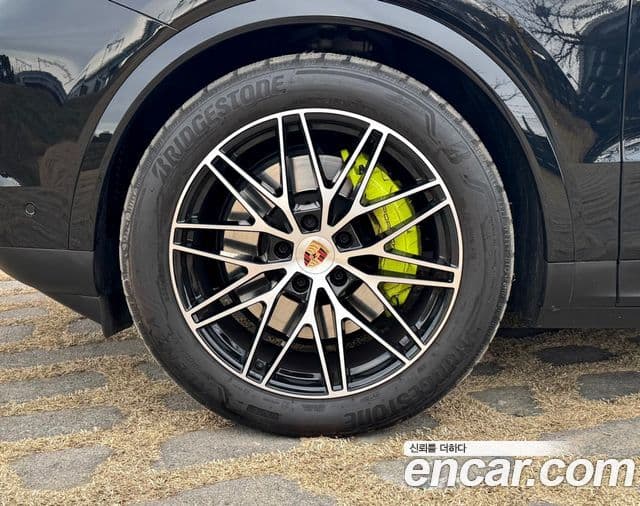 Porsche Cayenne (PO536) 3.0 E-гибрид купе, 2025 9