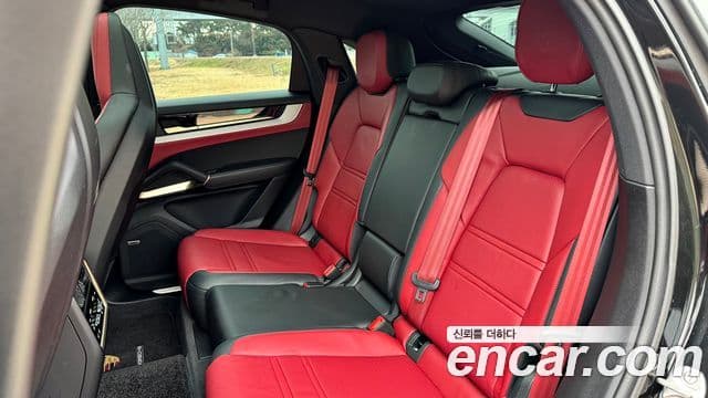 Porsche Cayenne (PO536) 3.0 E-гибрид купе, 2025 12