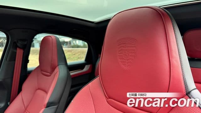 Porsche Cayenne (PO536) 3.0 E-гибрид купе, 2025 13