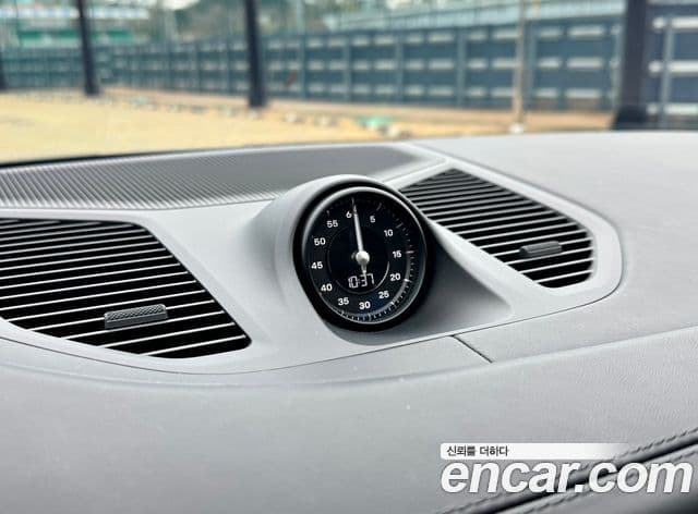 Porsche Cayenne (PO536) 3.0 E-гибрид купе, 2025 16