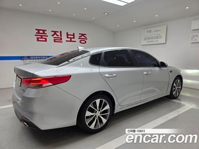 Kia K5 2세대 Signature, 2017 12
