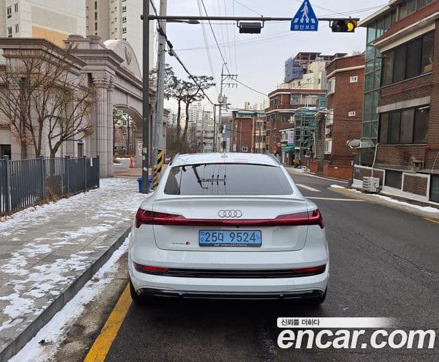 Audi e-Tron S Sportback, 2022 4